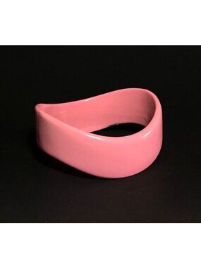 Vinntage Wavy Pink Lucite Bangle Bracelet Glows UV Light Barbiecore Minimalist